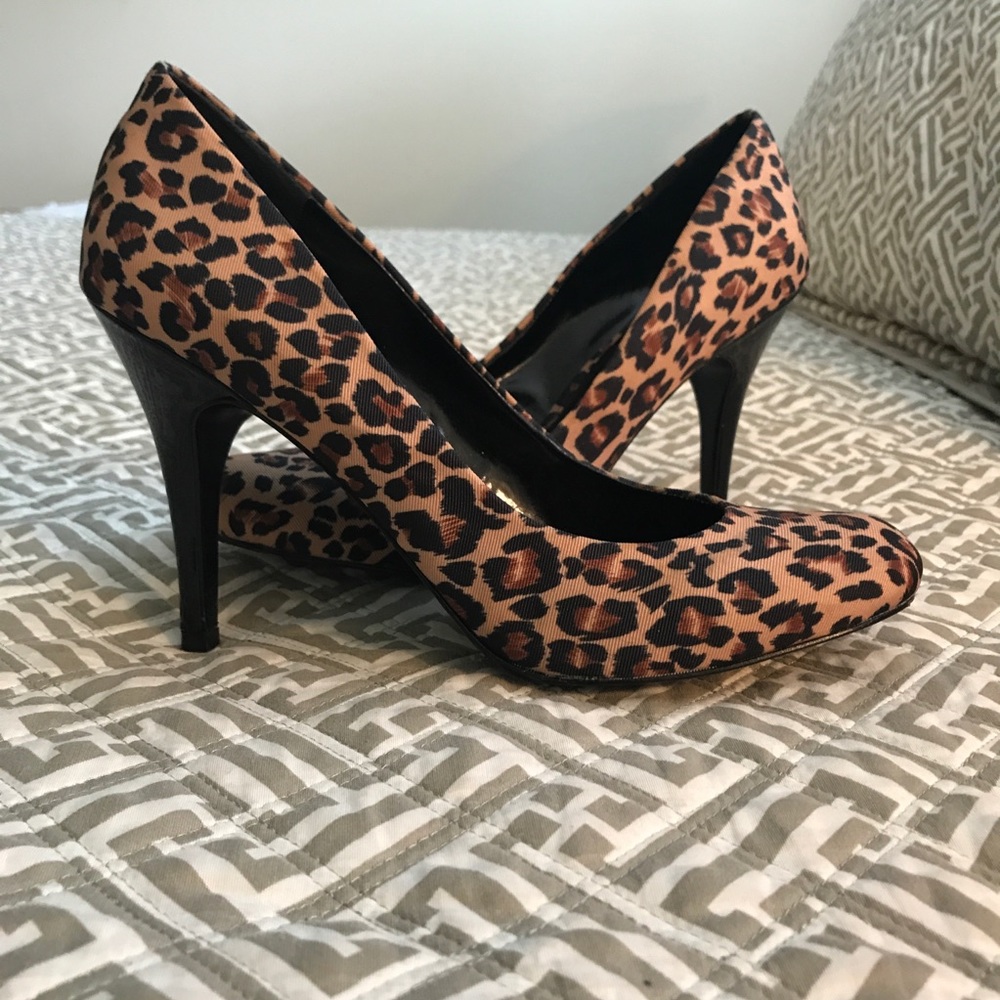 Jessica Simpson | Leopard Pumps | 9